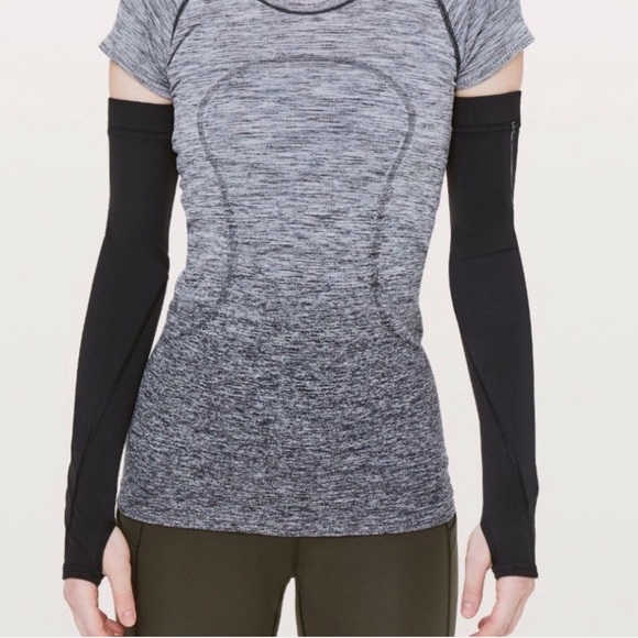 Lululemon In A Flash Armwarmer Black - Picture 3 of 6